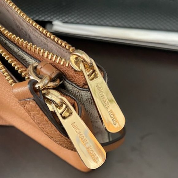 Authentic Beige Michael Kors Crossbody Logo Purse - Picture 6 of 10